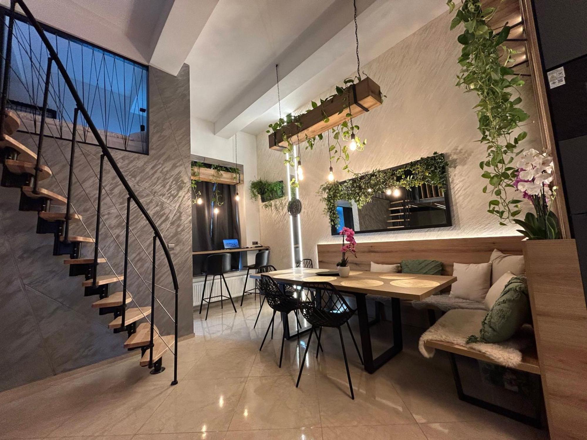 Leo Apartment Suite & Private Spa Zone - Old City Братислава Экстерьер фото