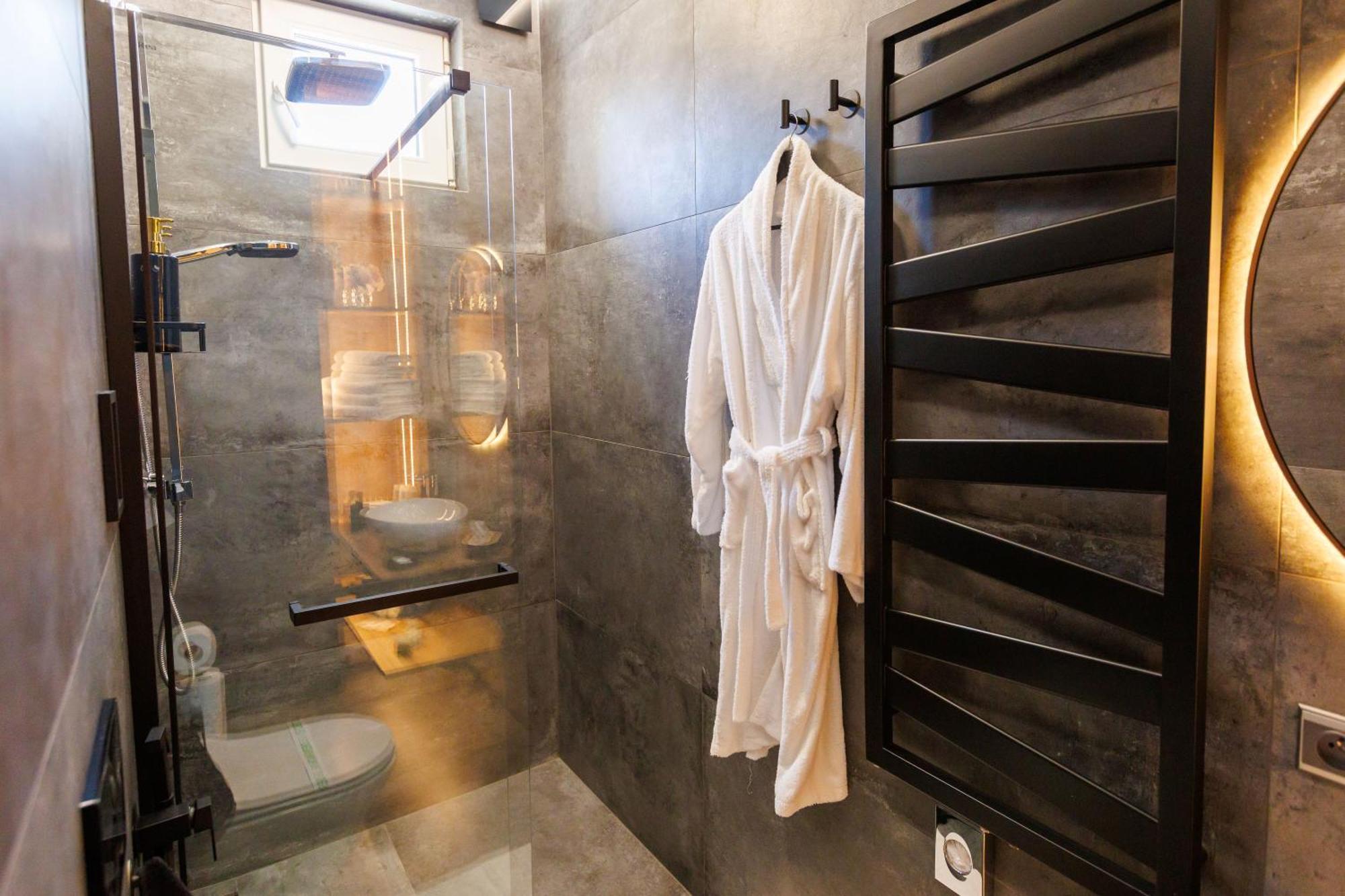 Leo Apartment Suite & Private Spa Zone - Old City Братислава Экстерьер фото
