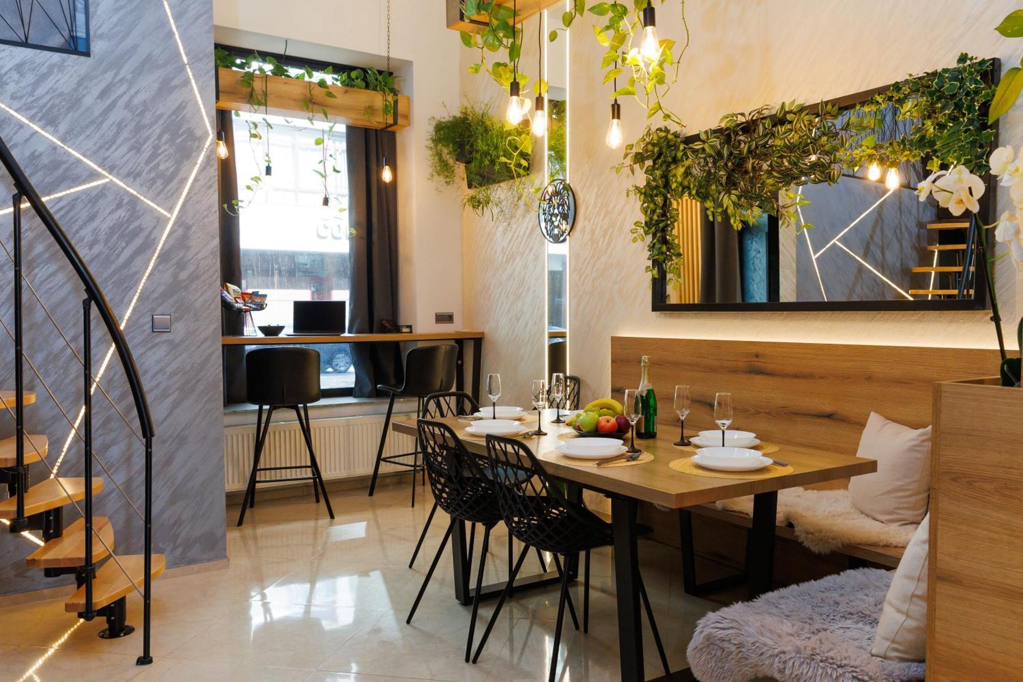Leo Apartment Suite & Private Spa Zone - Old City Братислава Экстерьер фото
