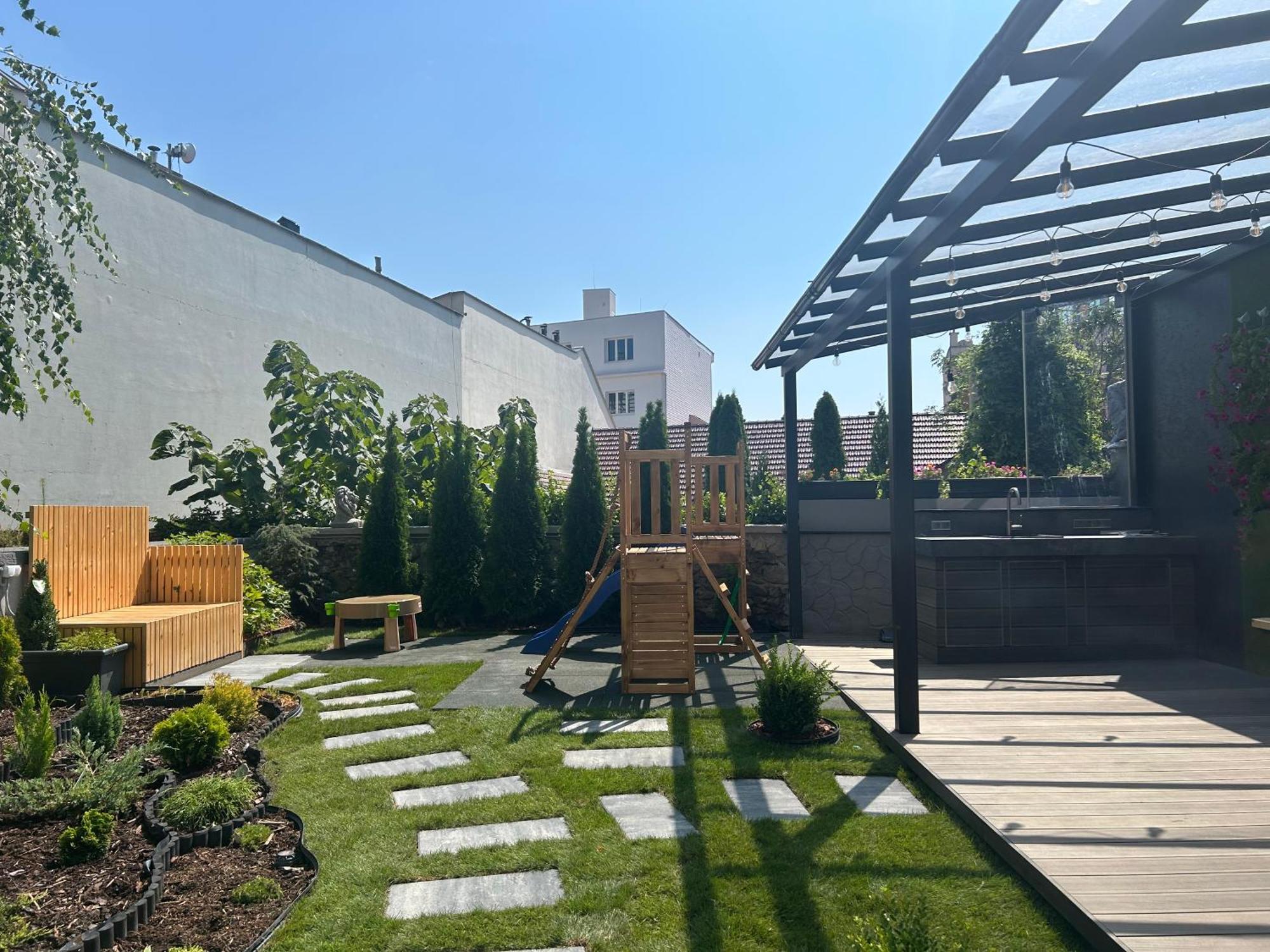 Leo Apartment Suite & Private Spa Zone - Old City Братислава Экстерьер фото