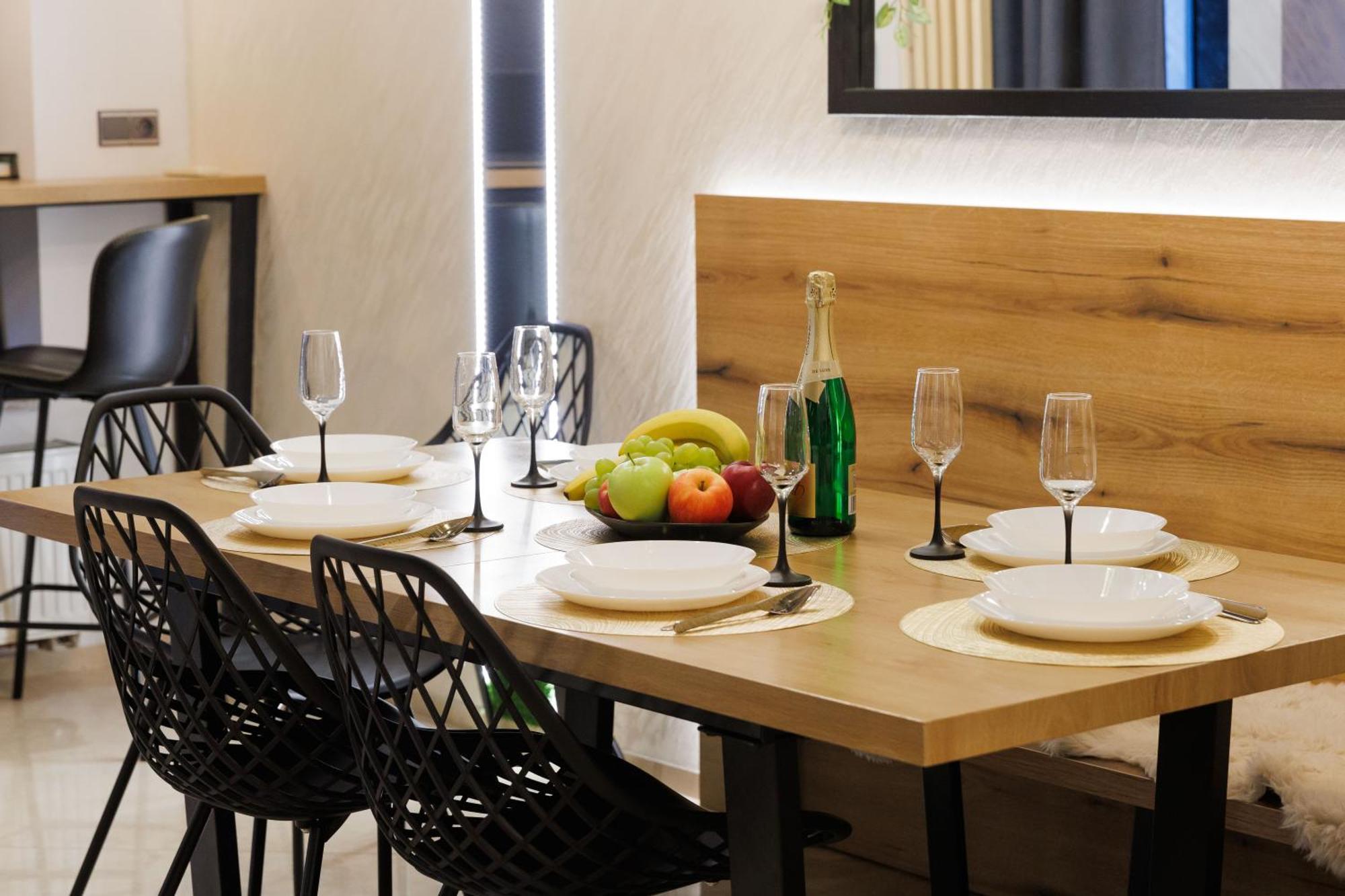 Leo Apartment Suite & Private Spa Zone - Old City Братислава Экстерьер фото